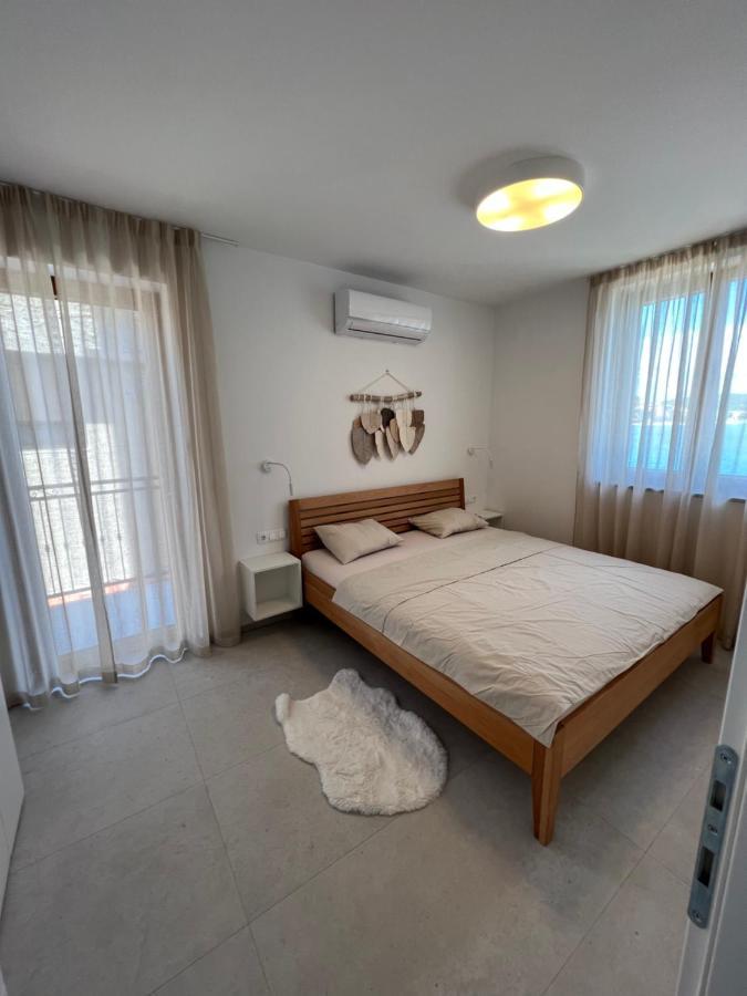 Apartment Suzana Tisno Zewnętrze zdjęcie