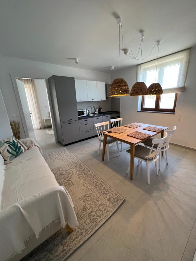 Apartment Suzana Tisno Zewnętrze zdjęcie