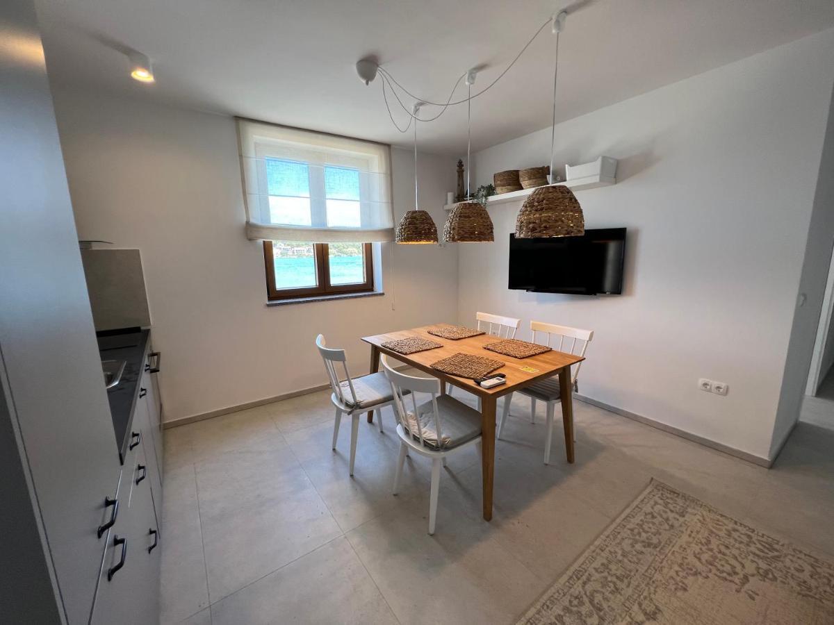 Apartment Suzana Tisno Zewnętrze zdjęcie