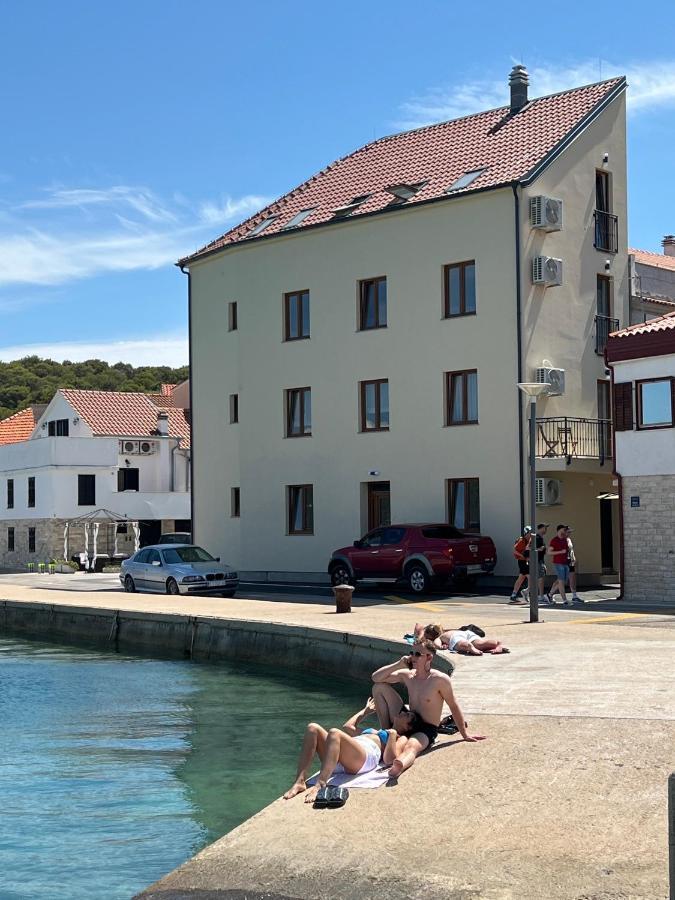 Apartment Suzana Tisno Zewnętrze zdjęcie